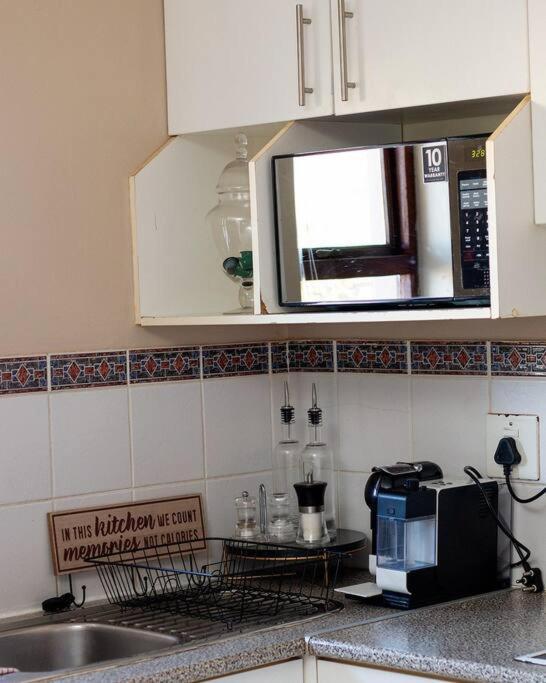 Cozy Townhouse In The Quiet Surbubs Of Brackenfell Apartment Cape Town Exterior foto